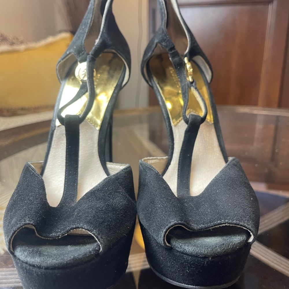🔺SOLD🔺MICHAEL Michael Kors Black Heels with Ankle Strap size 10m suede stiletto - Picture 4 of 9